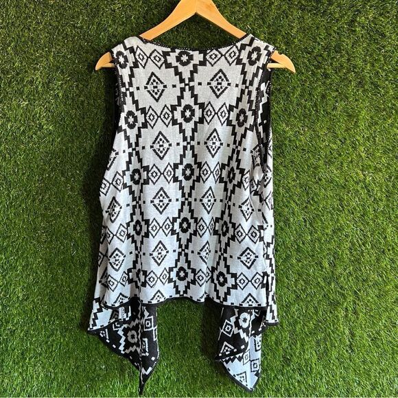 Studio Y Tribal Sleeveless Knit Vest - Picture 2 of 6